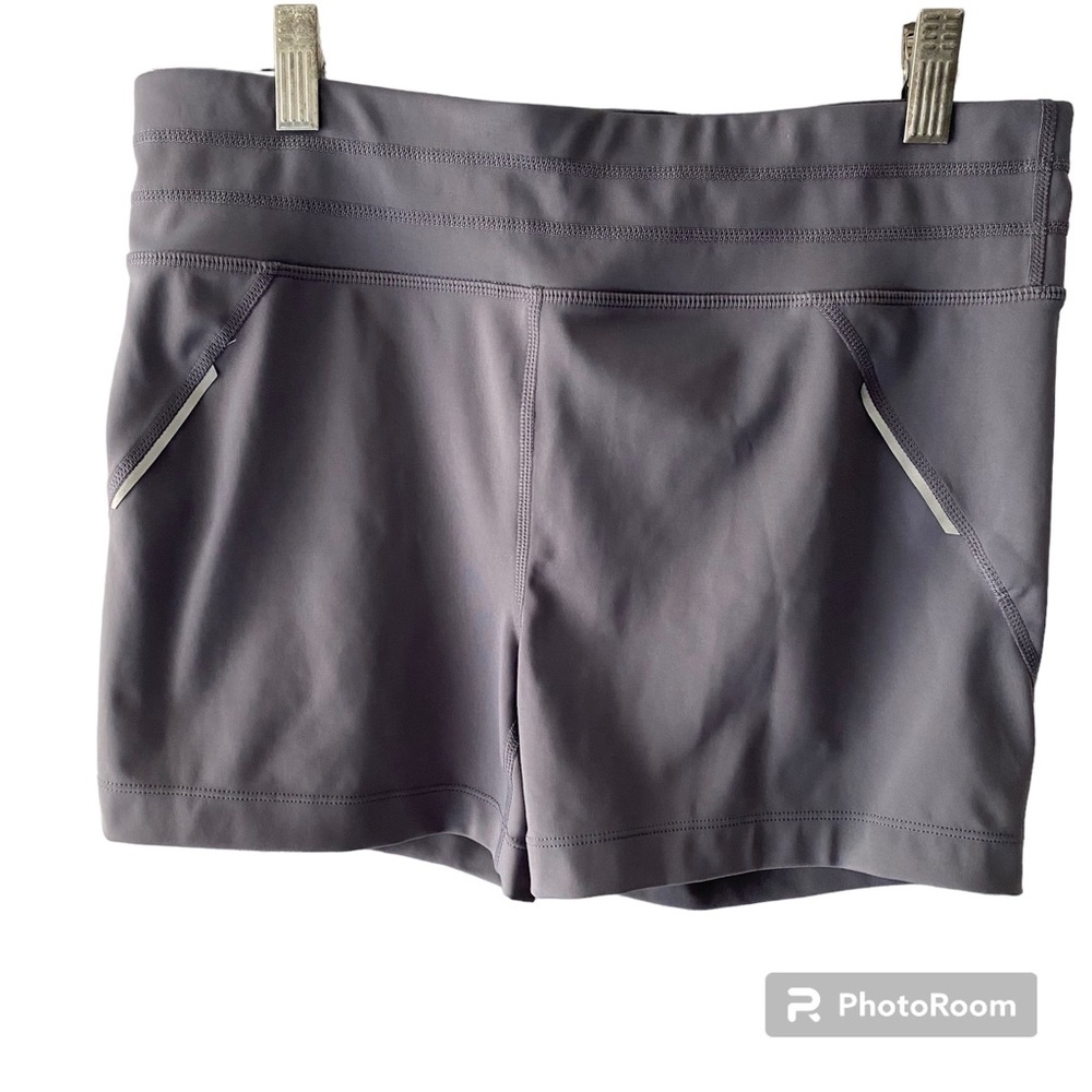 NWOT Athleta Shorts Gray Cross it Shortie SZ XL.